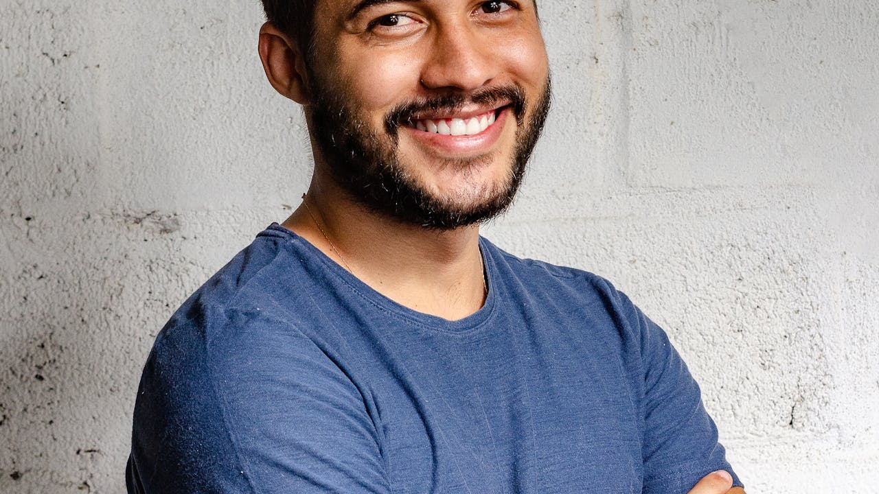 Portrait posing with hands guide for front facing portraits